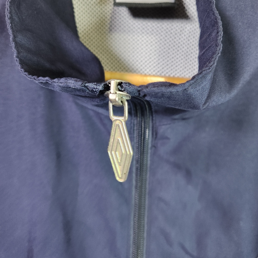 Vintage Umbro Windbreaker Navy and Red Men's Jacket - Picture 8 of 14
